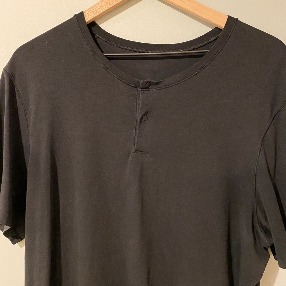Men’s lululemon Henley Tee